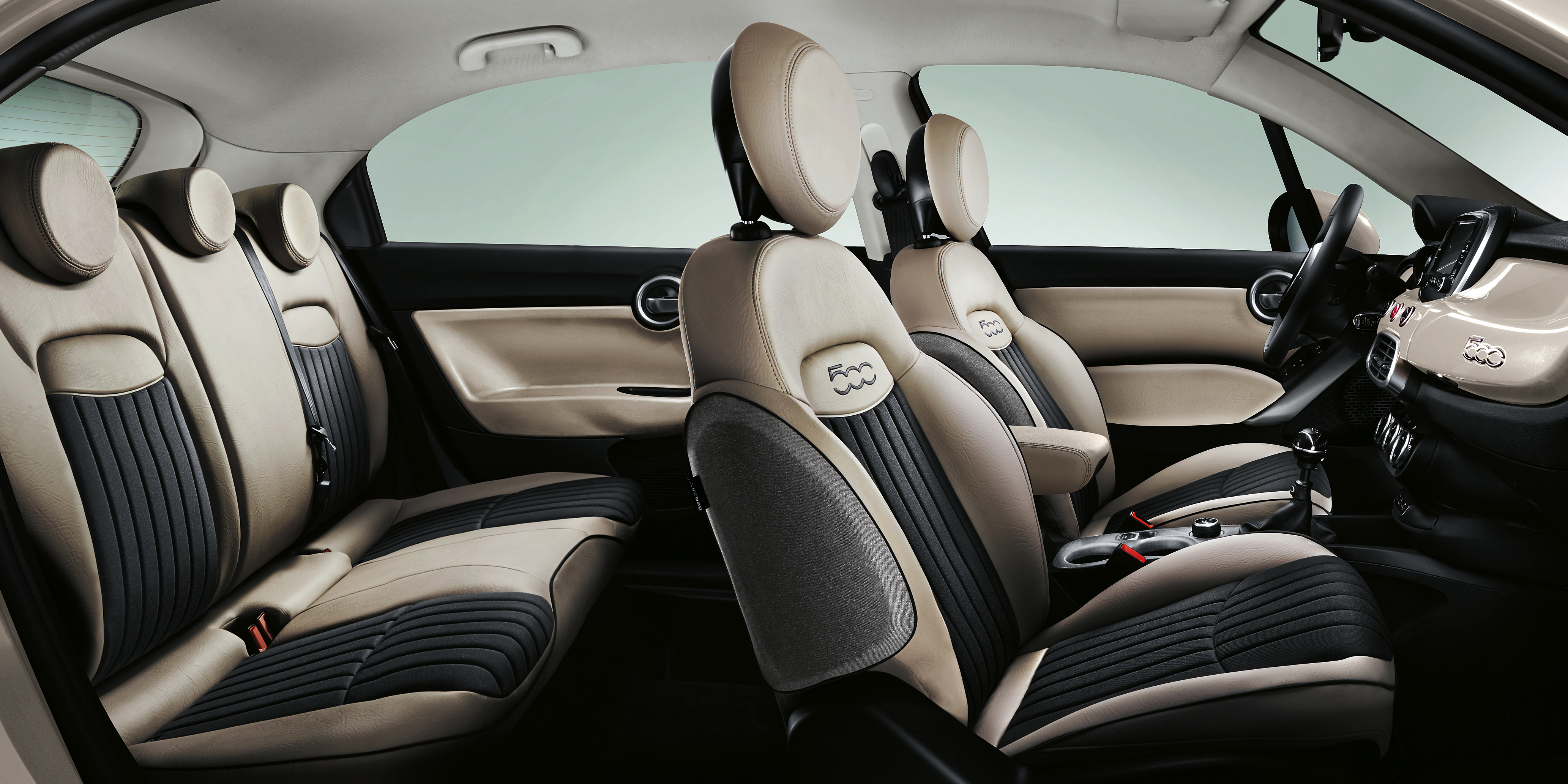 Fiat 500X interior and infotainment carwow