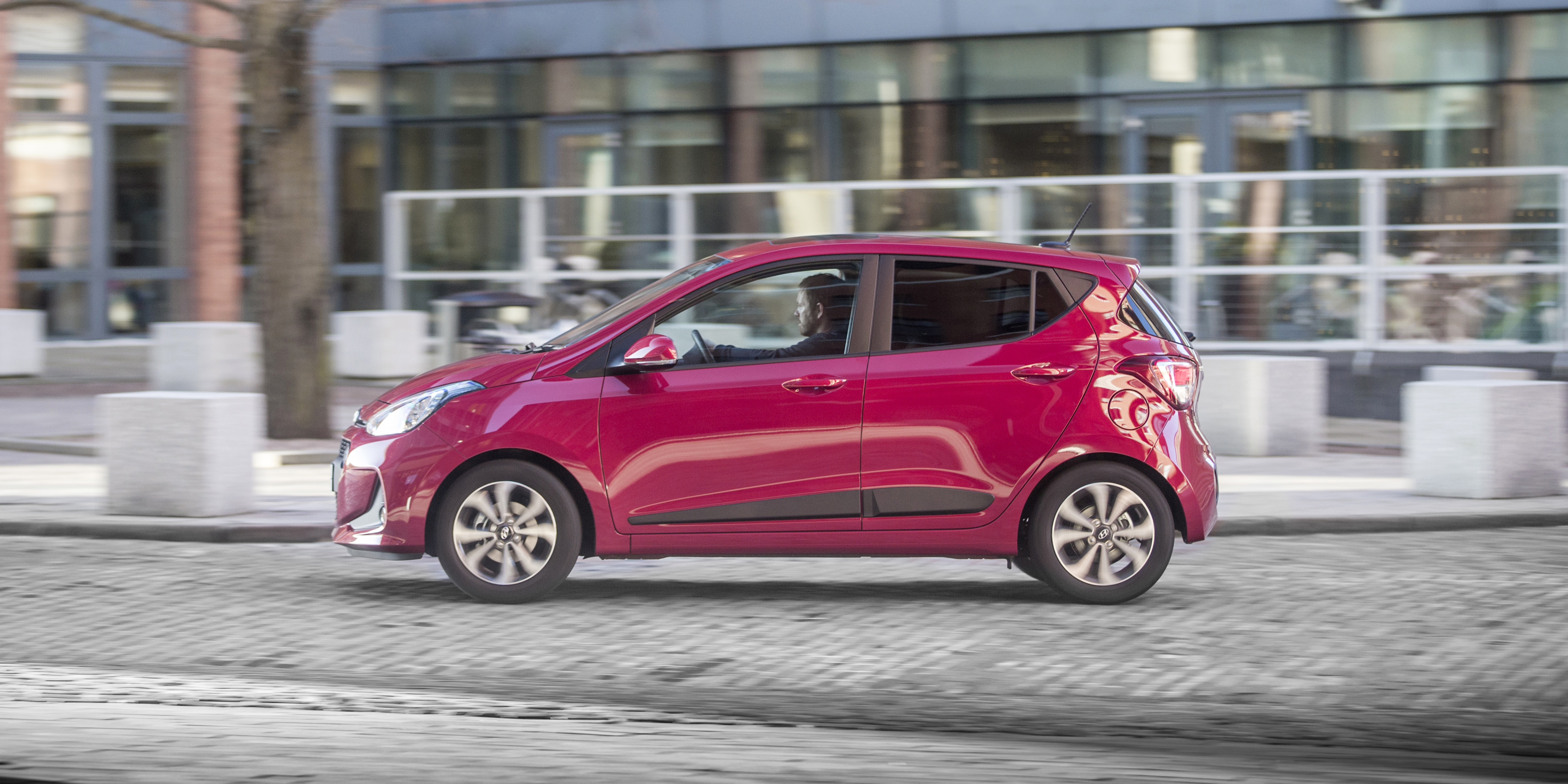 Hyundai i10 Review carwow
