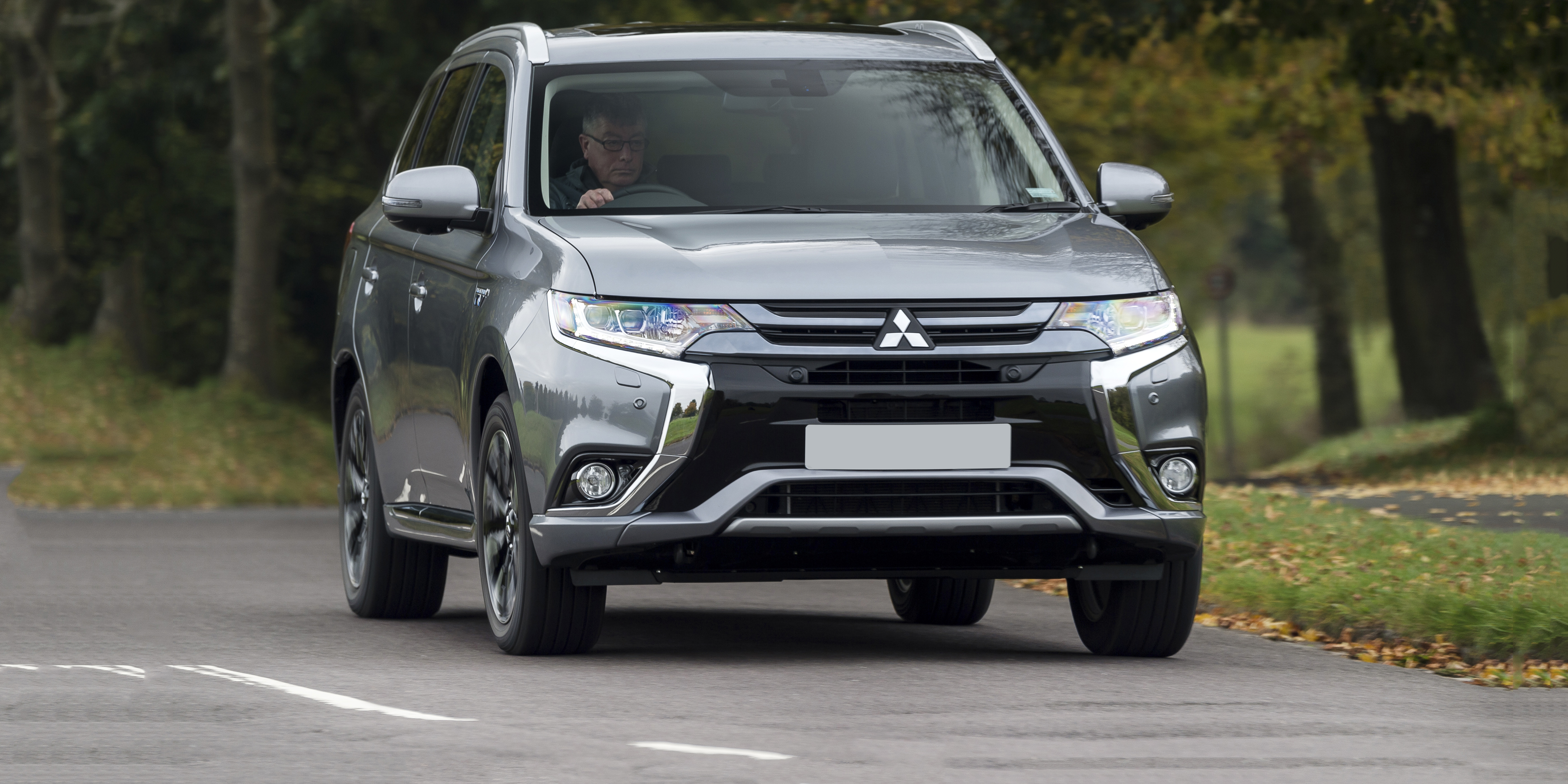 Mitsubishi Outlander PHEV Review carwow