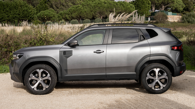 New 2024 Dacia Duster revealed with chunky looks