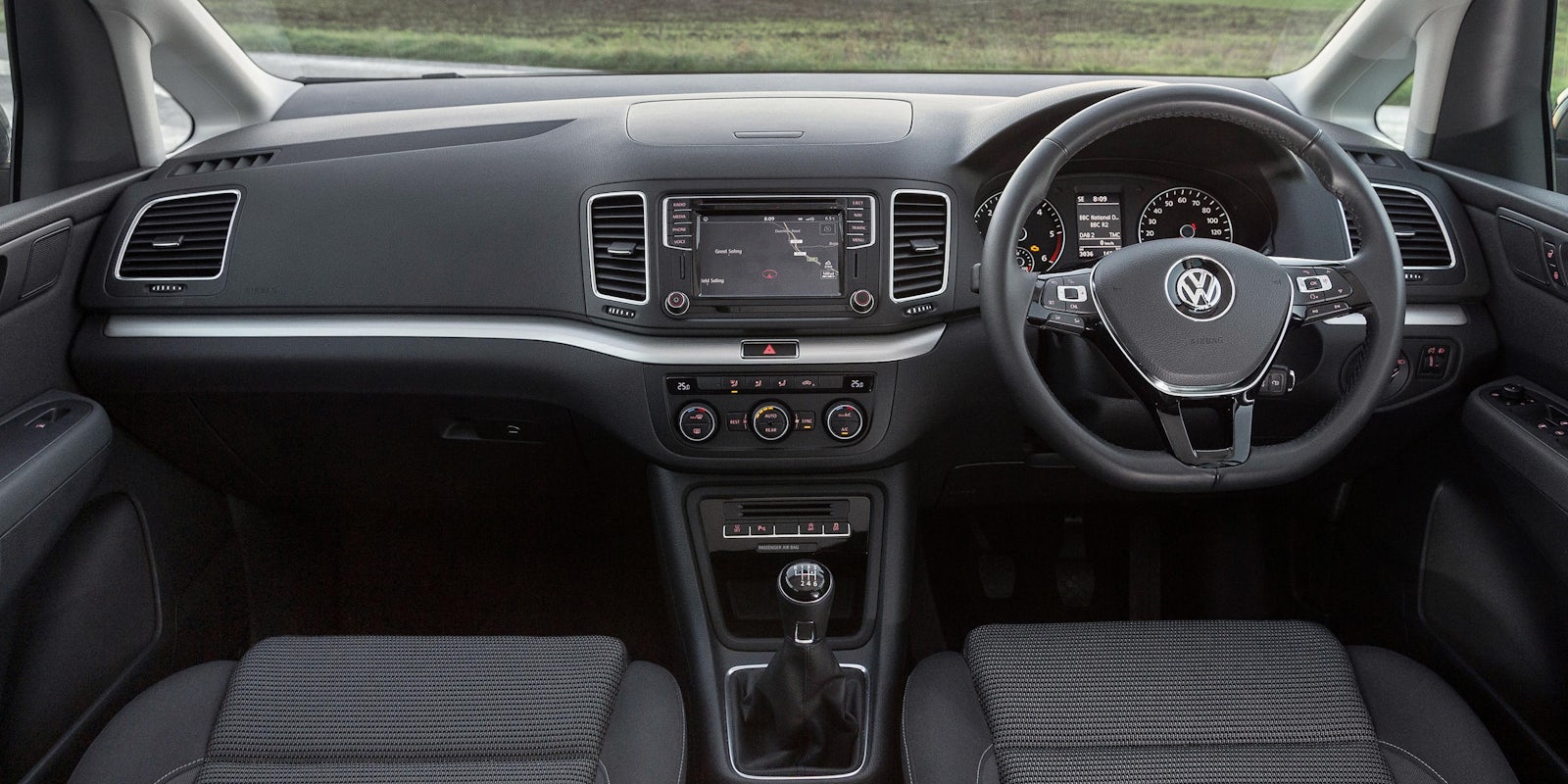 Volkswagen Sharan Interior & Infotainment | carwow