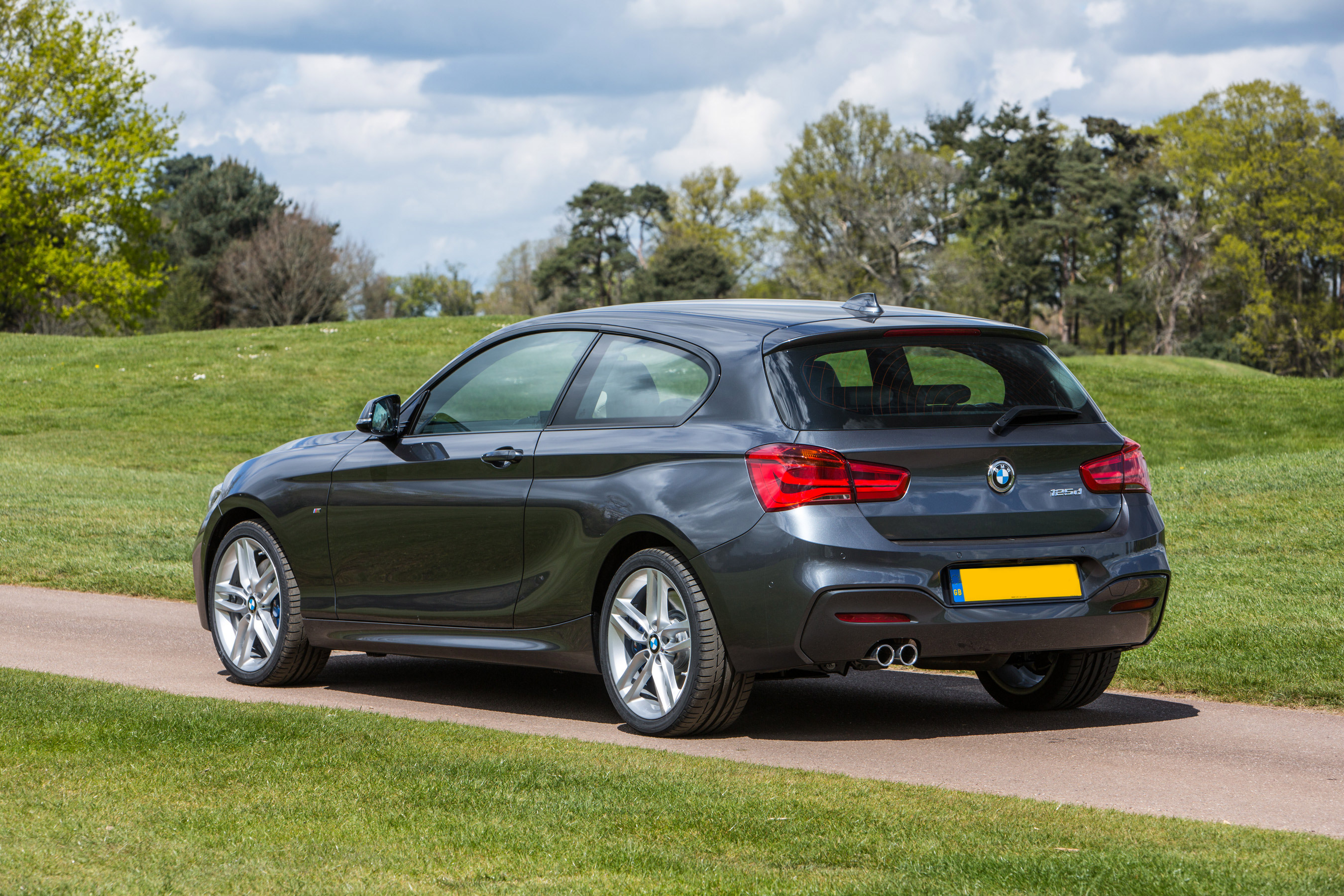 BMW 1 Series Driving, Comfort and Performance | carwow