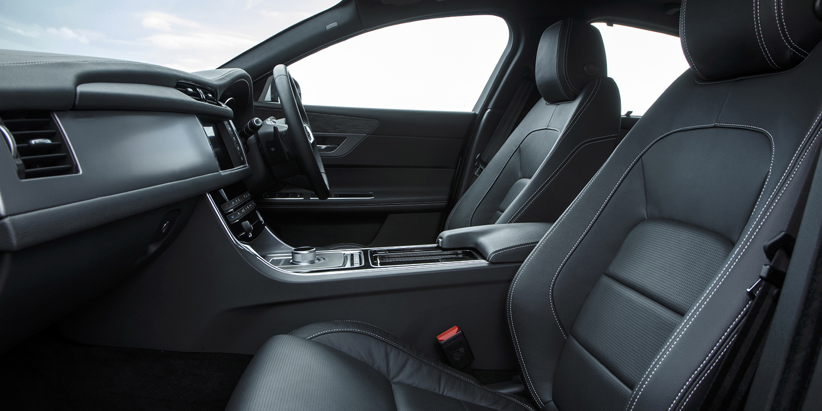 Jaguar XF interior dimensions