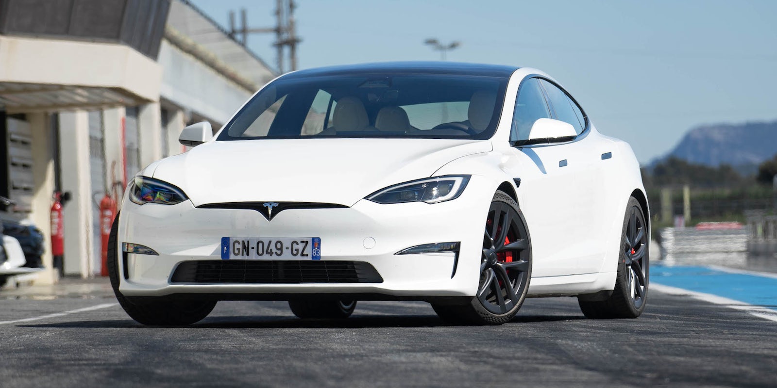 Tesla Model S Track Package Full Details Revealed Carwow tesla-model-s-track-package-full-details-revealed-carwow