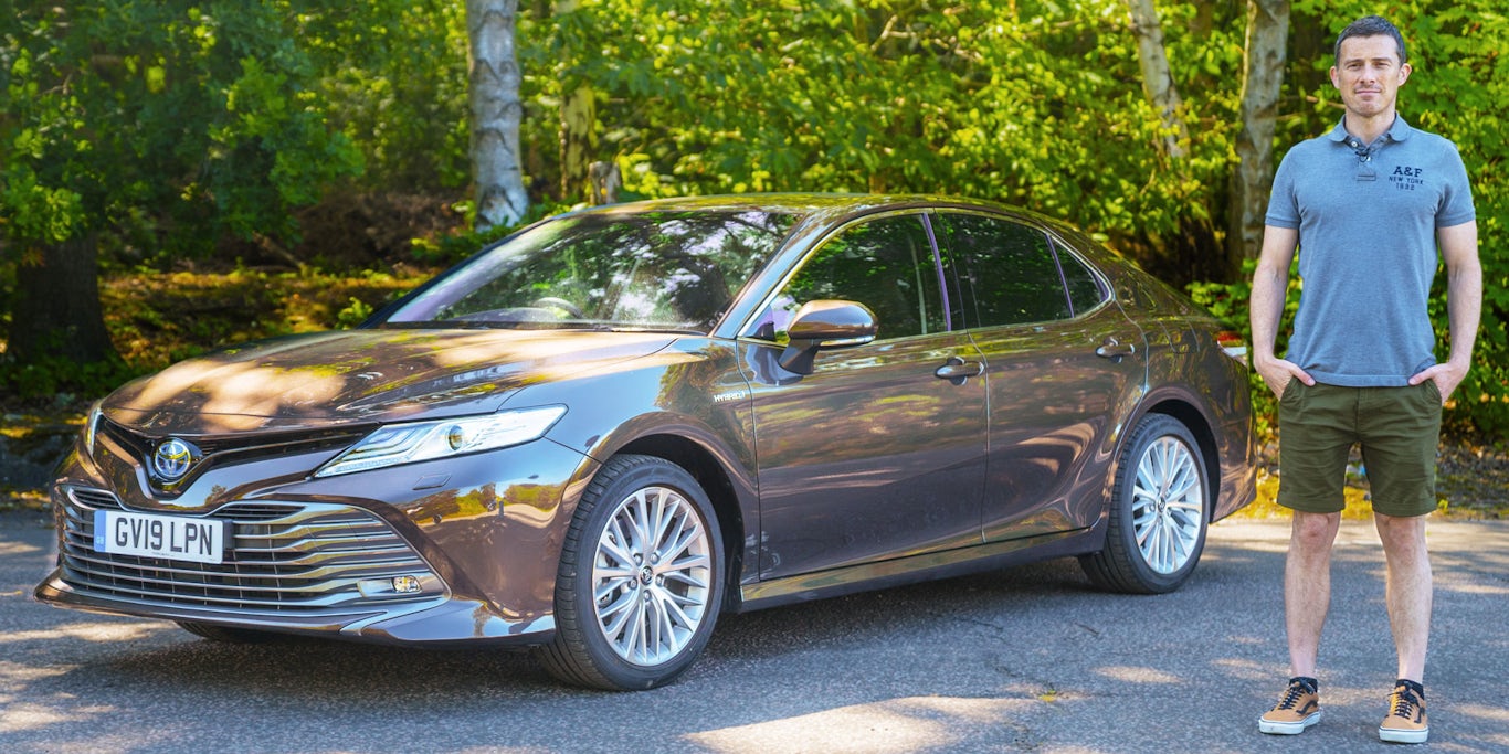 Toyota Camry Hybrid Review 2024 Drive, Specs & Pricing carwow