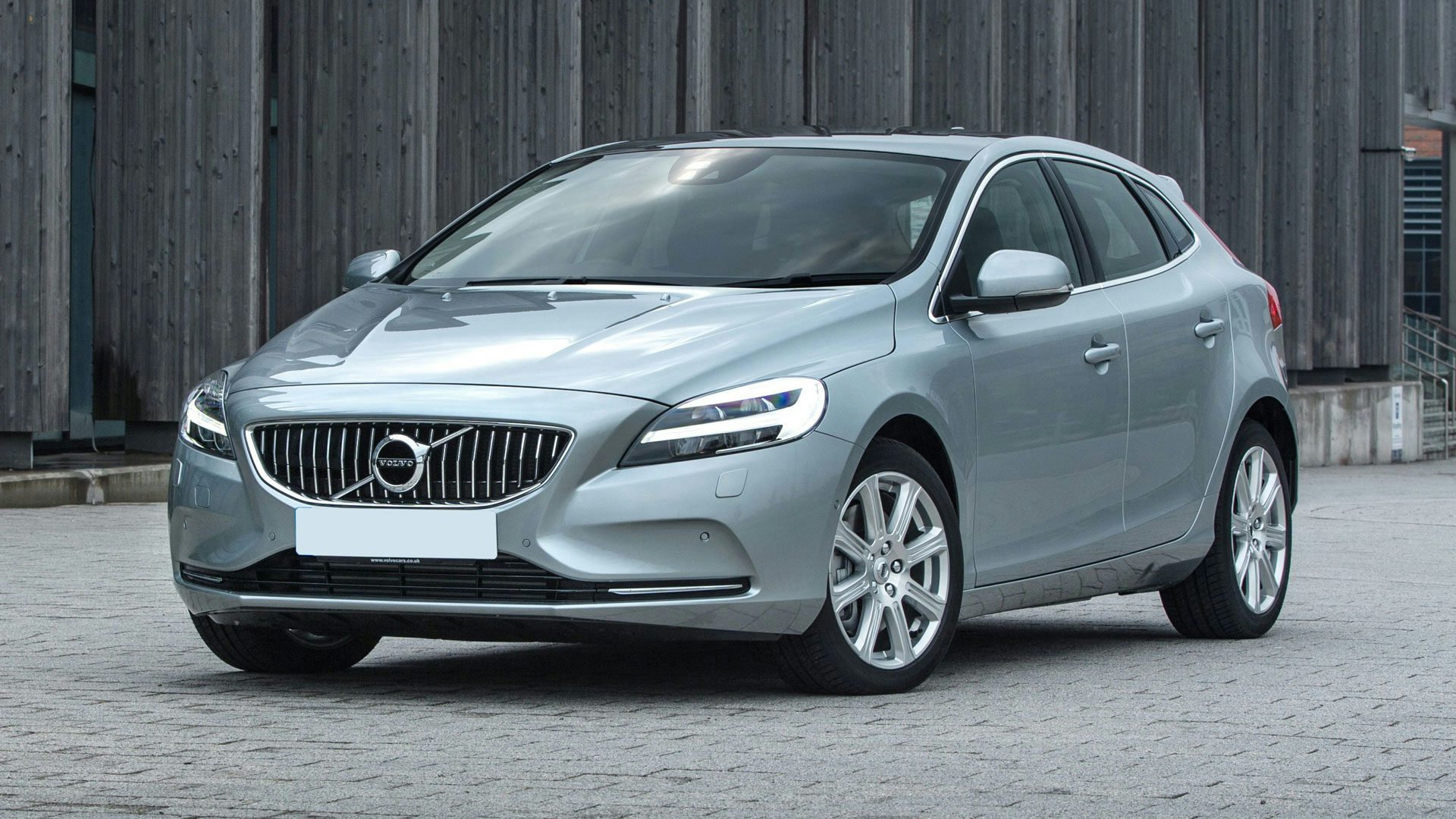 Volvo V40 Review 2021 | carwow